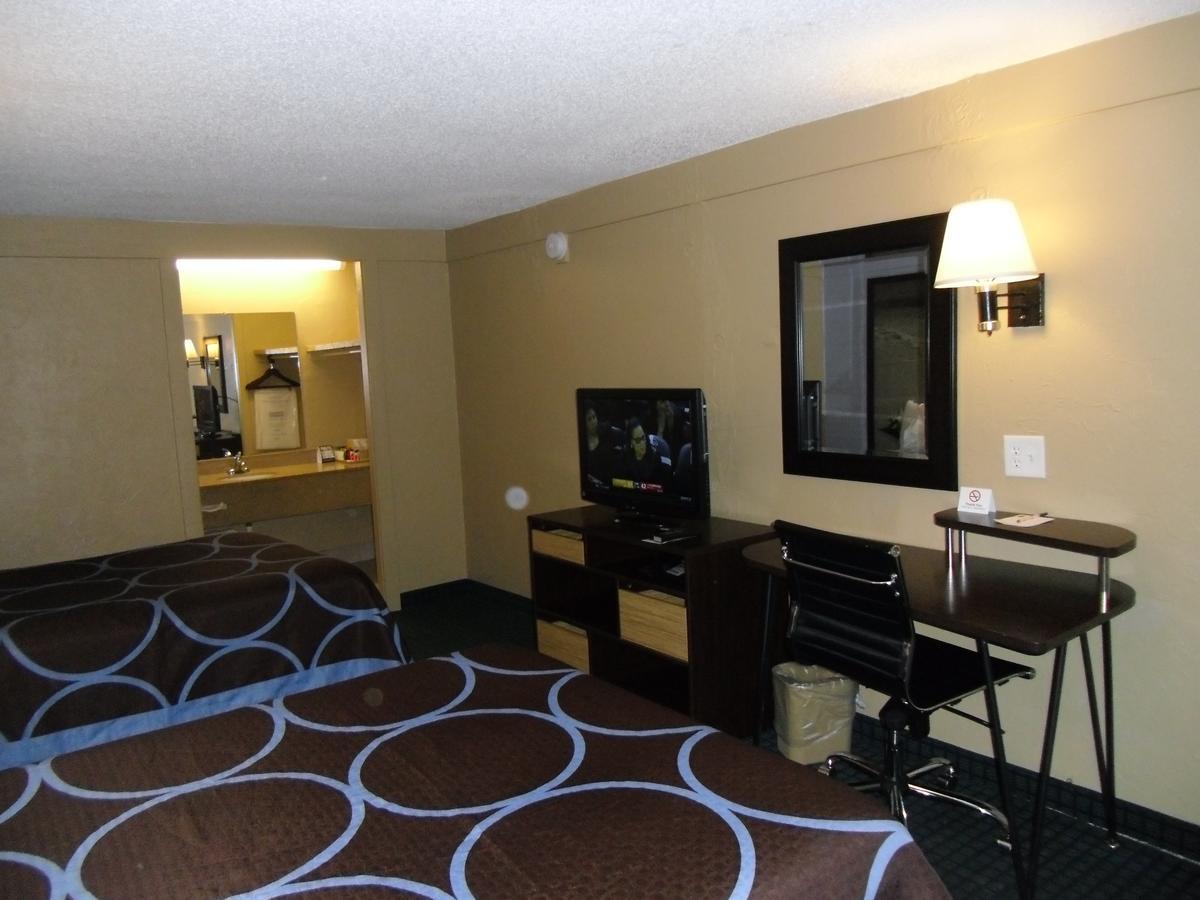 Super 8 By Wyndham Lantana West Palm Beach Exterior photo