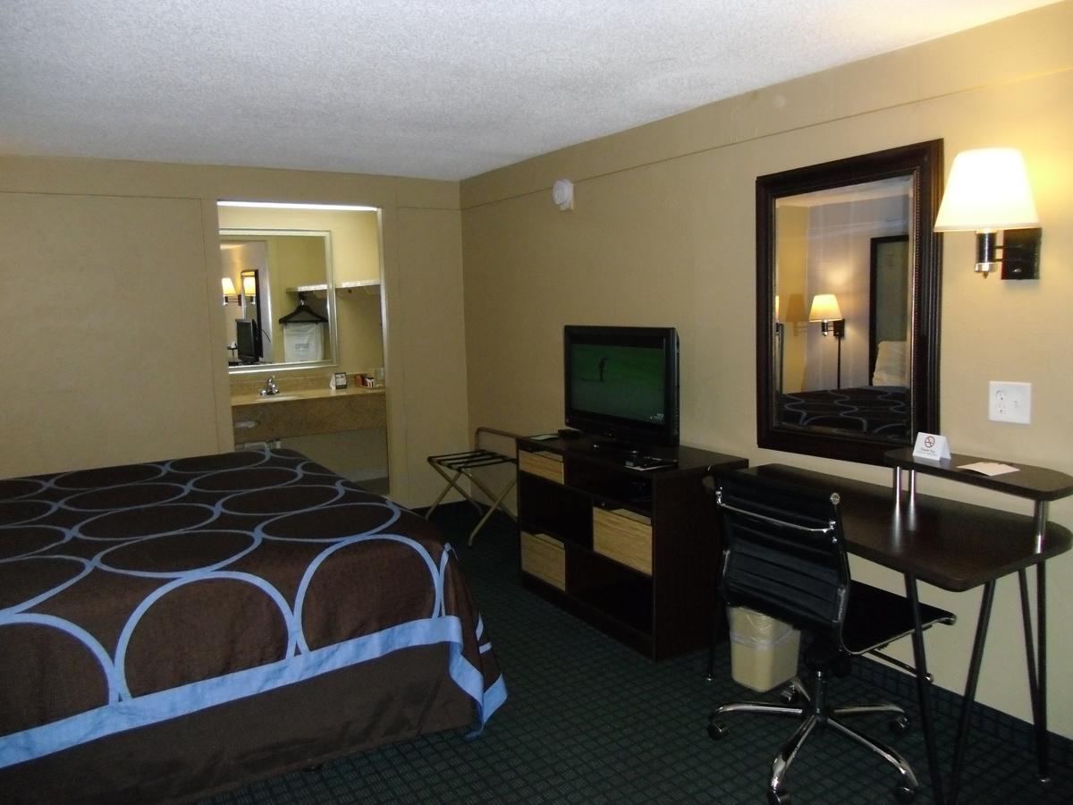 Super 8 By Wyndham Lantana West Palm Beach Exterior photo