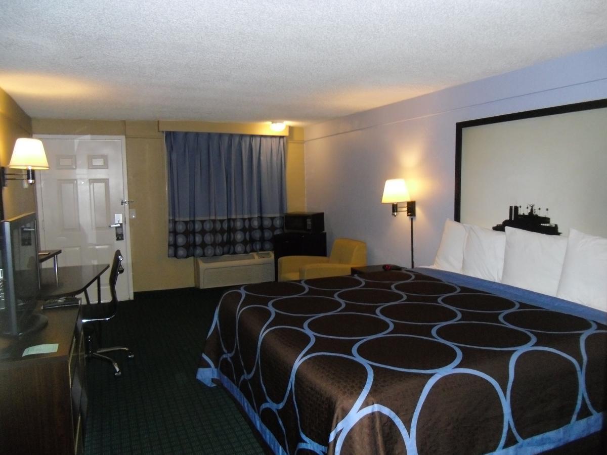 Super 8 By Wyndham Lantana West Palm Beach Exterior photo
