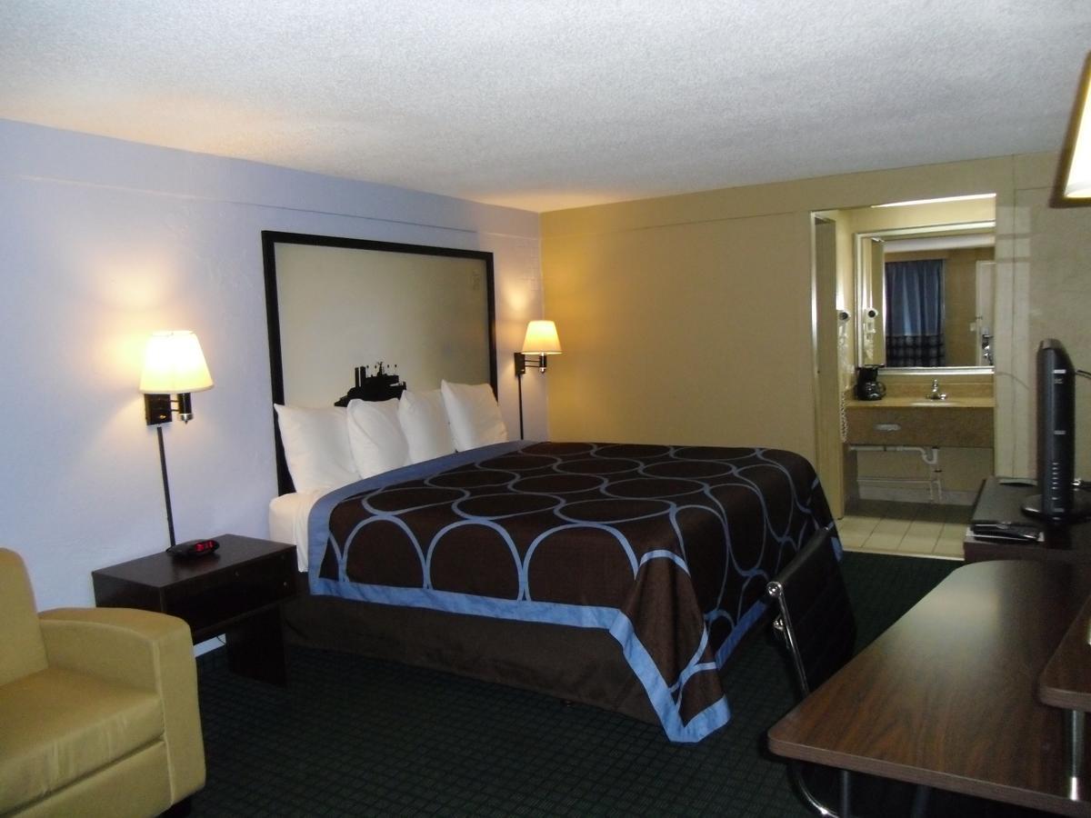 Super 8 By Wyndham Lantana West Palm Beach Exterior photo