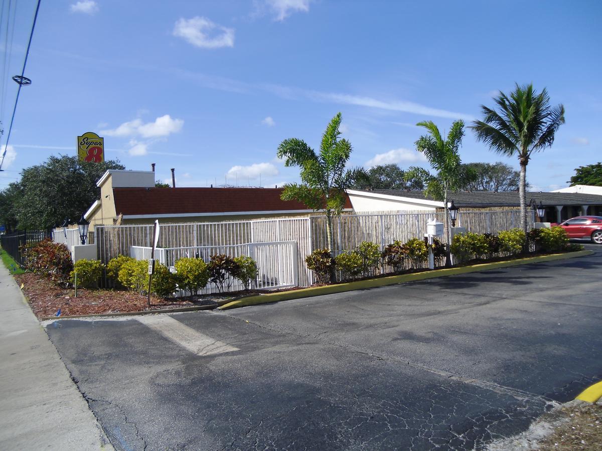 Super 8 By Wyndham Lantana West Palm Beach Room photo