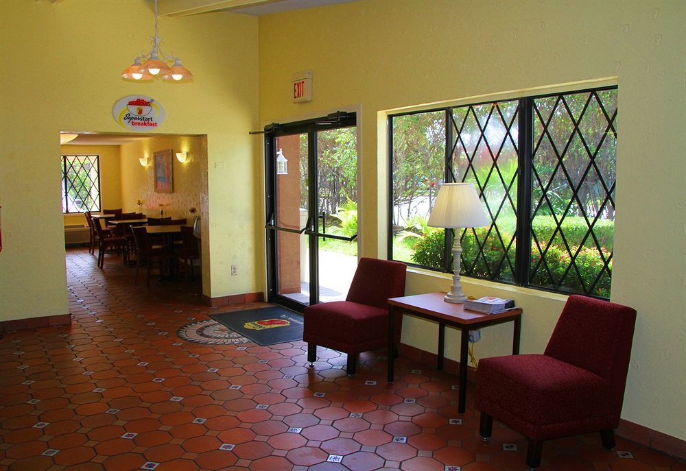 Super 8 By Wyndham Lantana West Palm Beach Exterior photo